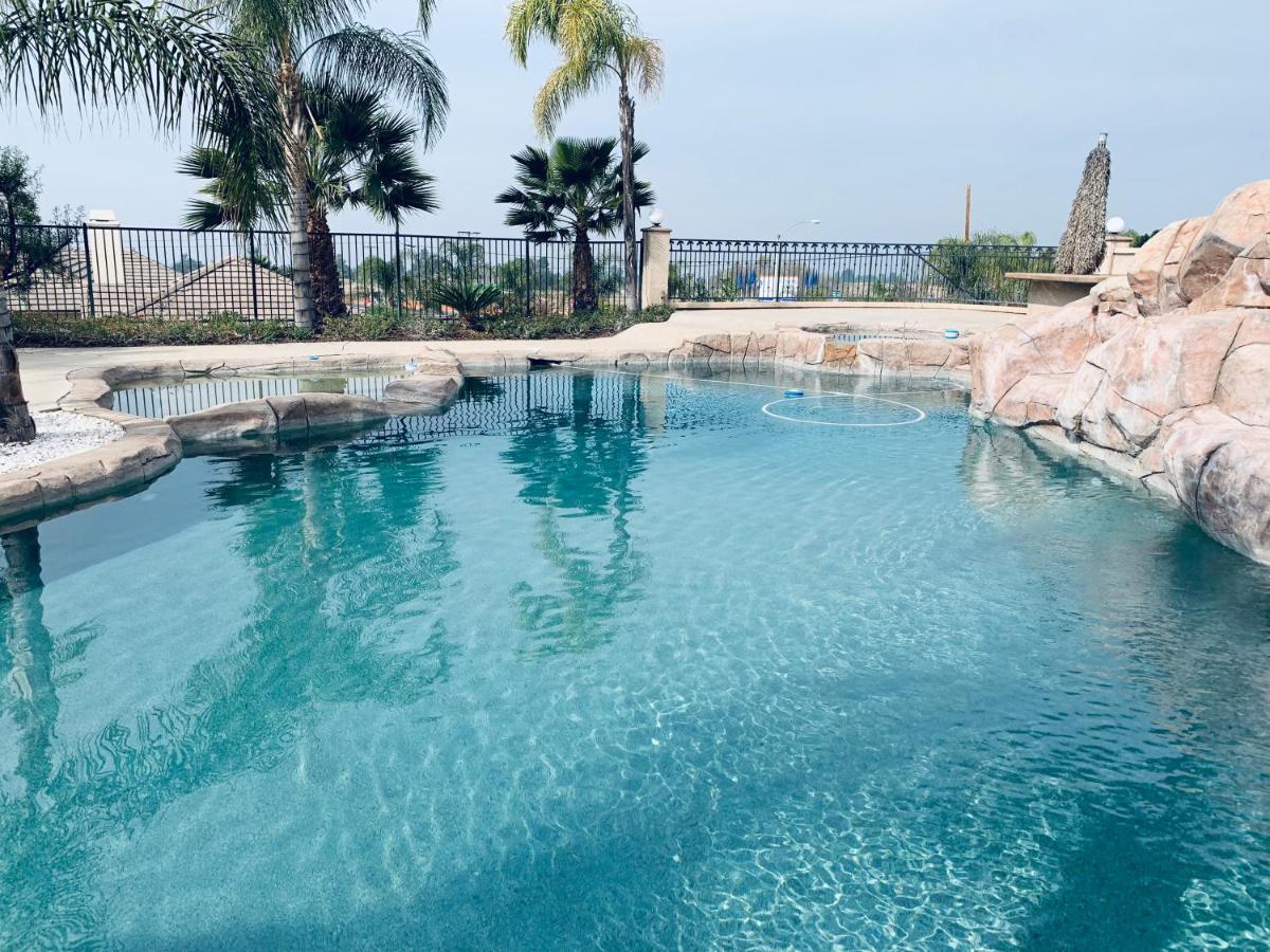 Luxhome Suites N Villa Riverside Exterior photo