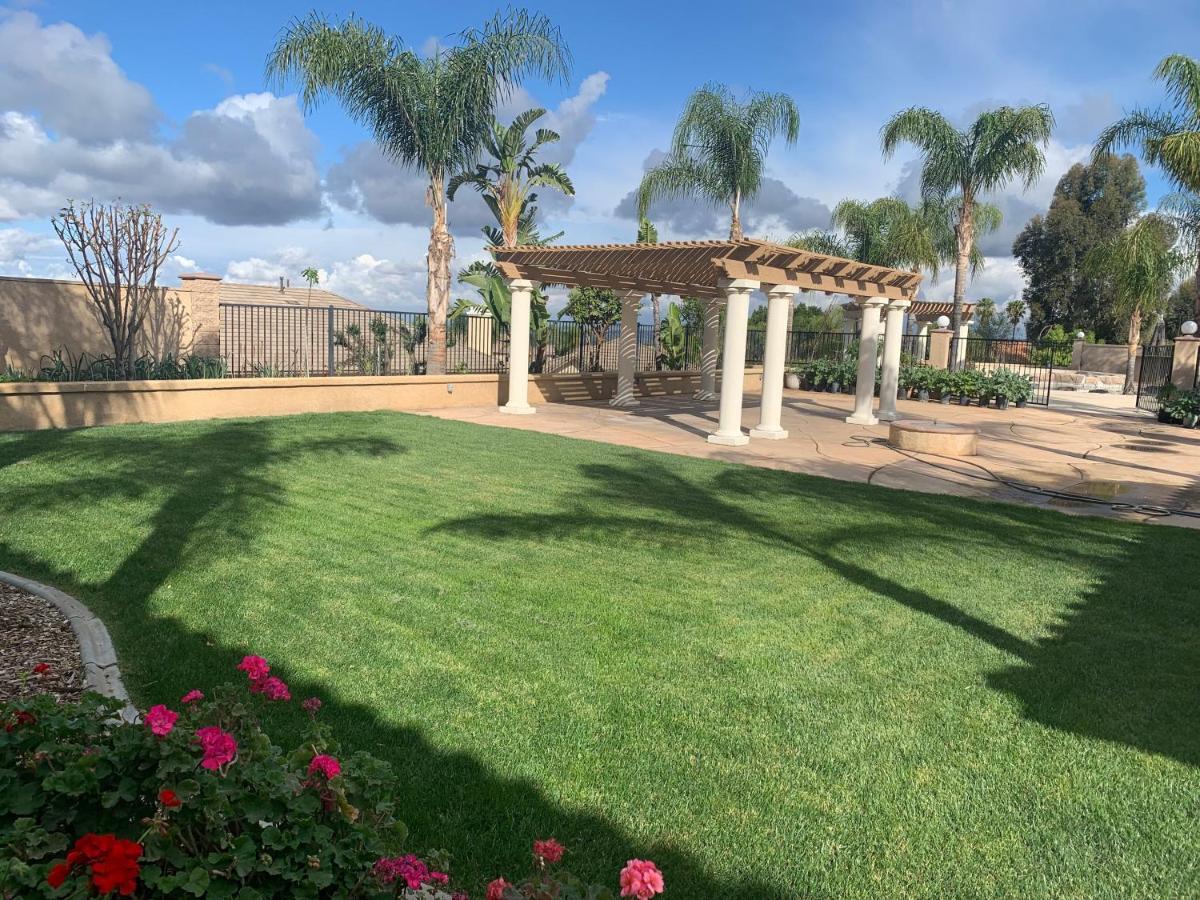Luxhome Suites N Villa Riverside Exterior photo