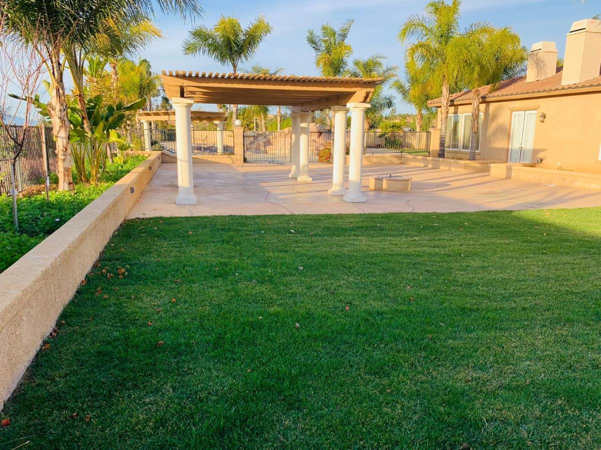 Luxhome Suites N Villa Riverside Exterior photo