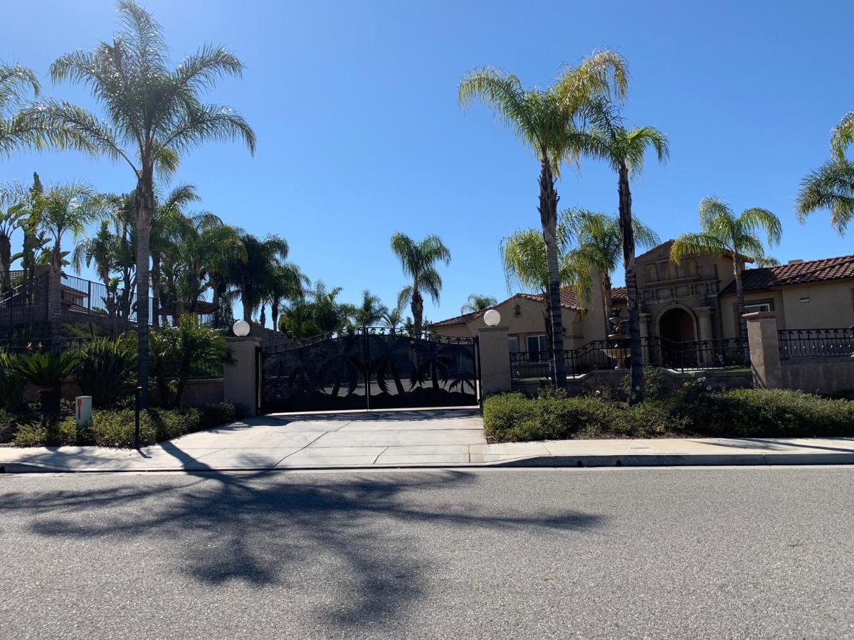Luxhome Suites N Villa Riverside Exterior photo